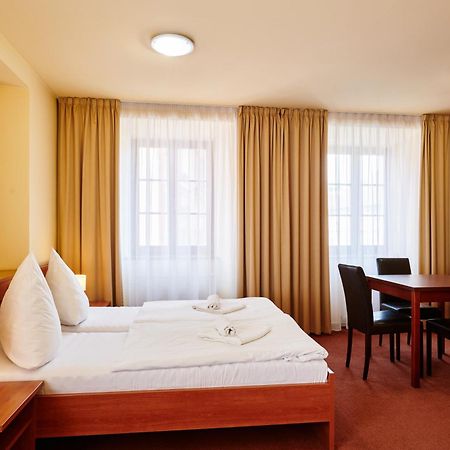 Hotel Zlata Hvezda Вимперк Екстериор снимка
