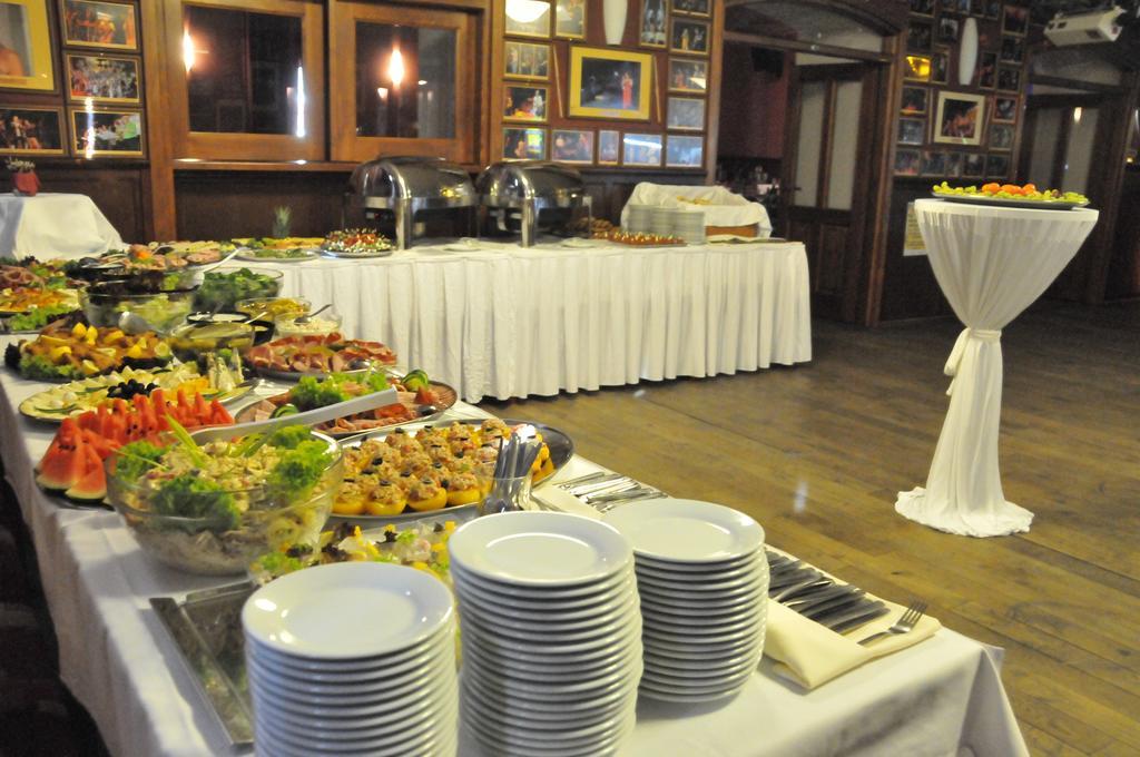 Hotel Zlata Hvezda Вимперк Екстериор снимка