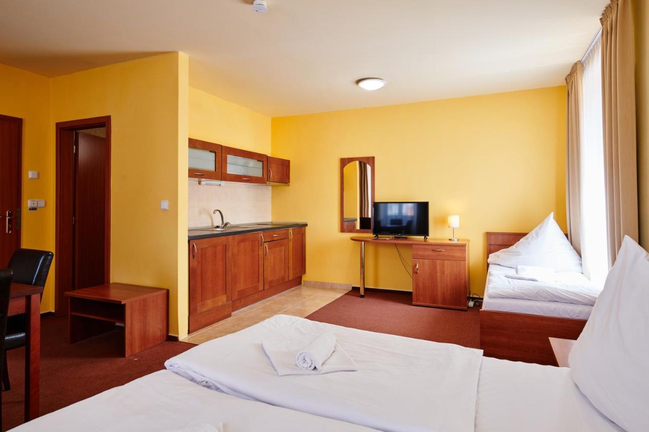 Hotel Zlata Hvezda Вимперк Екстериор снимка