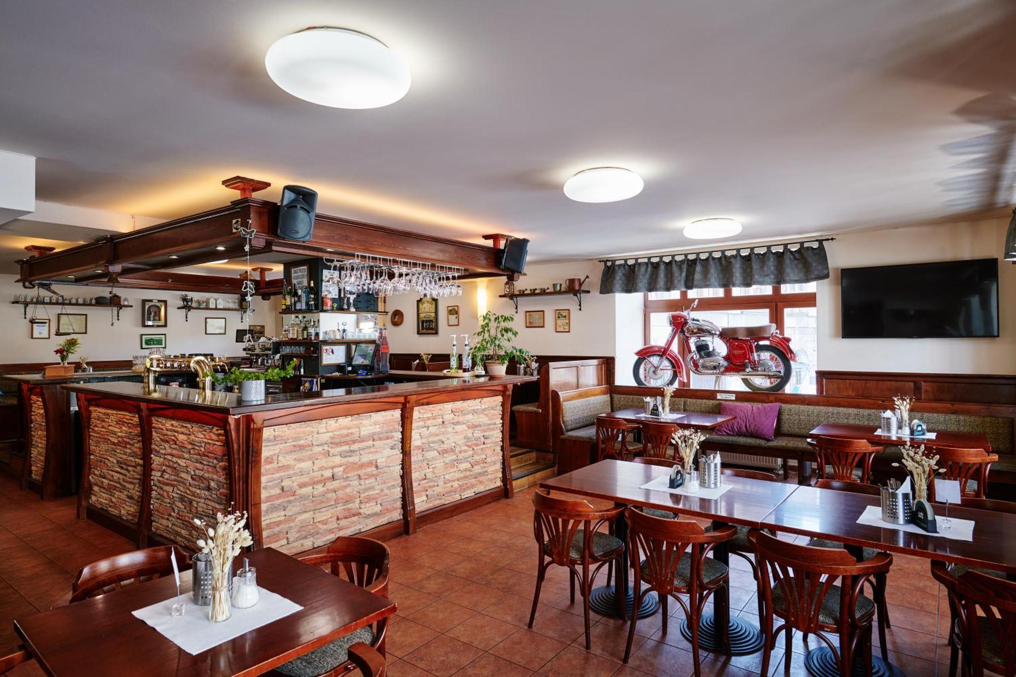 Hotel Zlata Hvezda Вимперк Екстериор снимка