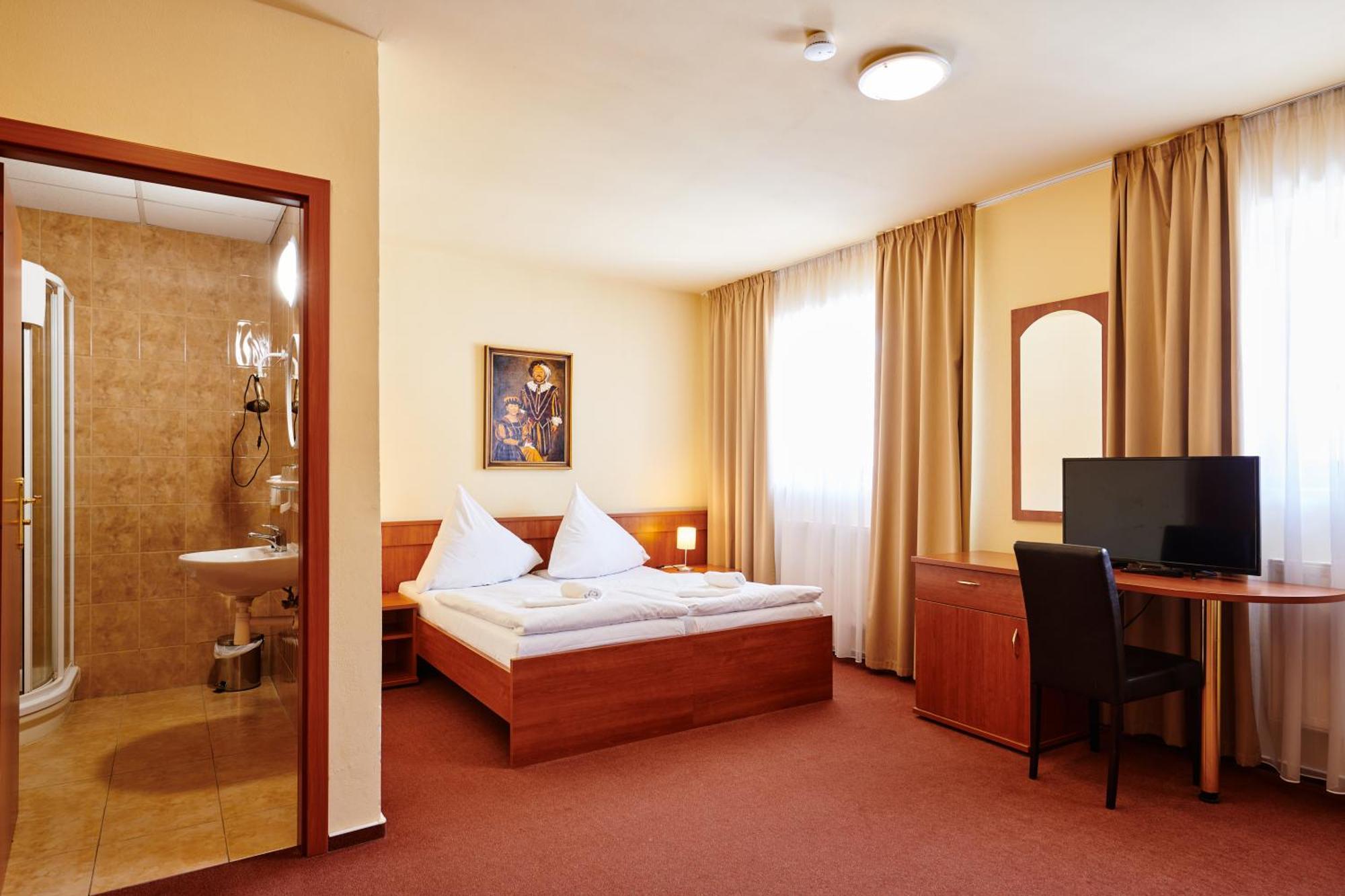 Hotel Zlata Hvezda Вимперк Екстериор снимка